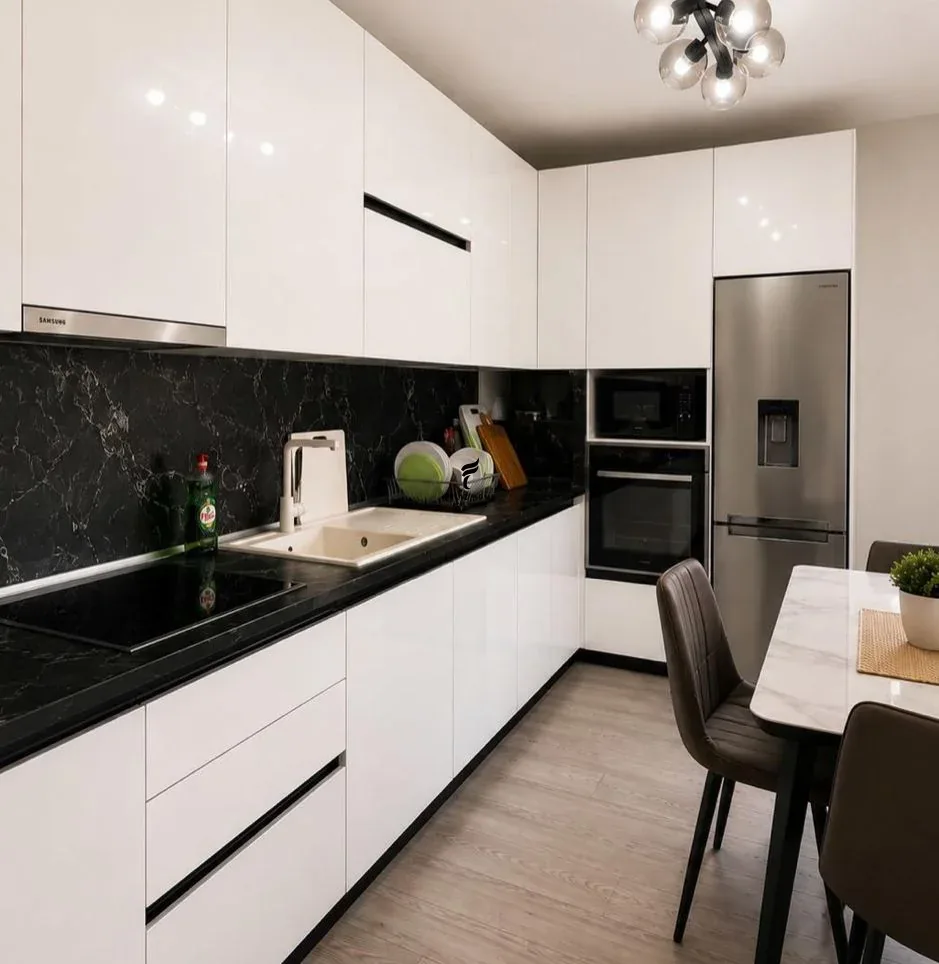 SHITET APARTAMENT 2+1 KOPSHTI BOTANIK 180.000 EURO 3