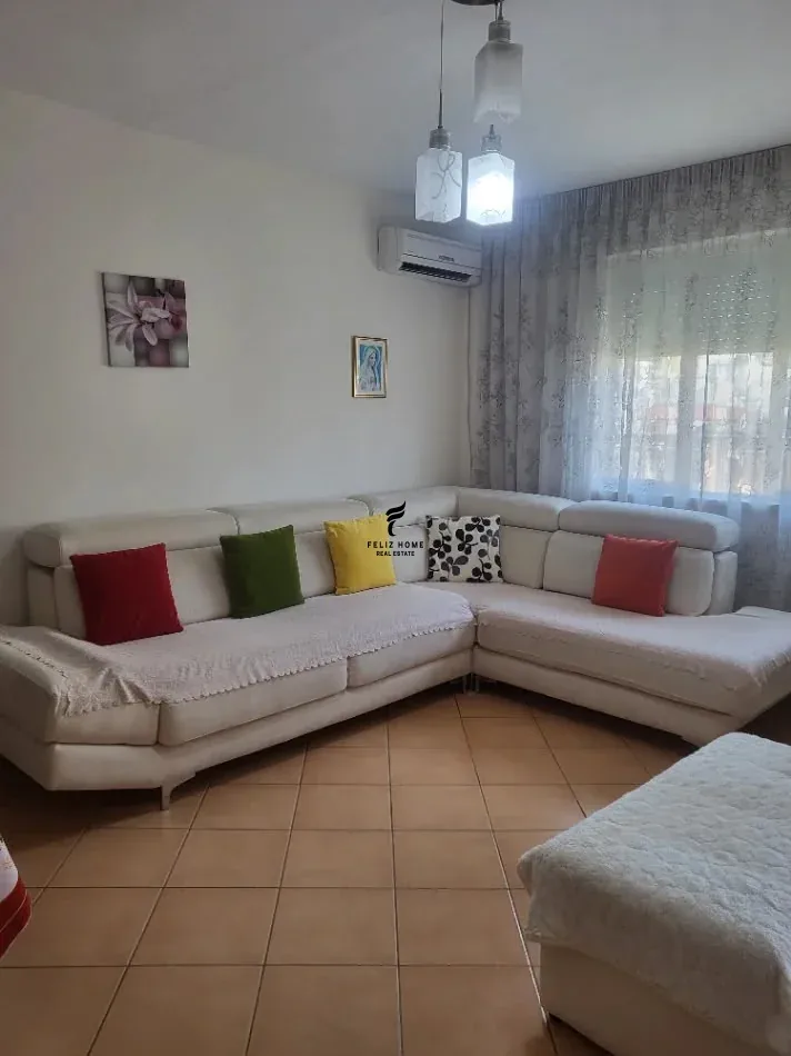 SHITET APARTAMENT 1+1 ISH PARKU AUTOBUZAVE 129.000 EURO