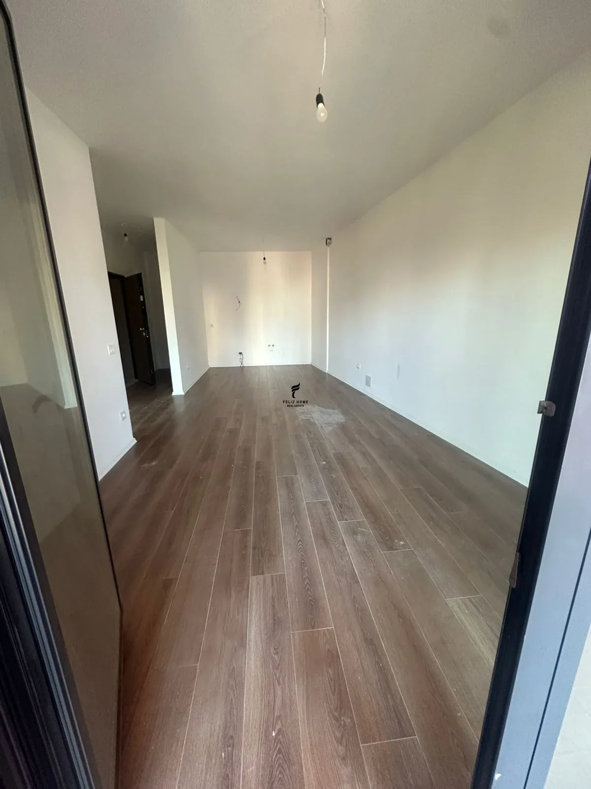 ZYRE ME QERA 80 M2 RRUGA E KAVAJES 85.000 LEKE 3