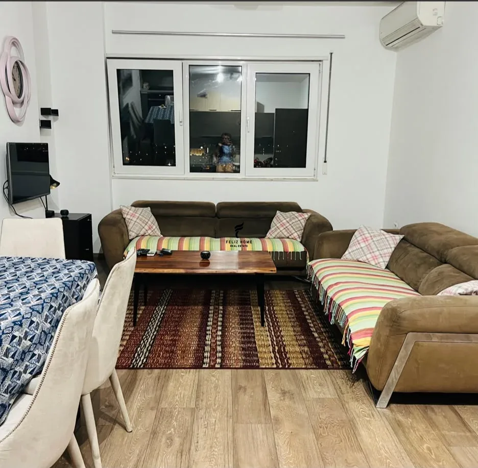 APARTAMENT ME QERA 2+1 STACIONI TRENIT 70.000 LEKE