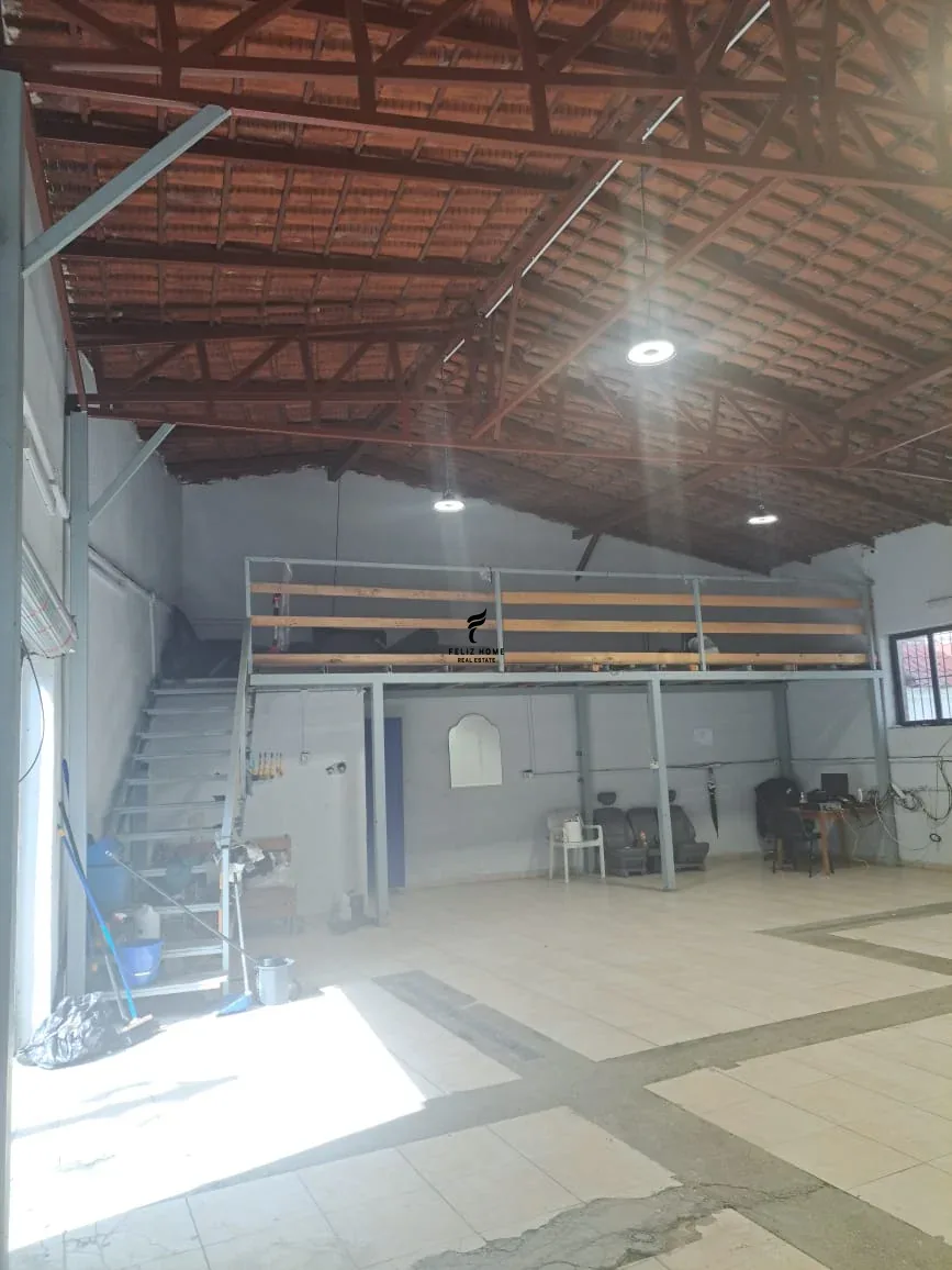 MAGAZINE ME QERA 200 M2 PAZARI RI 200.000 LEKE