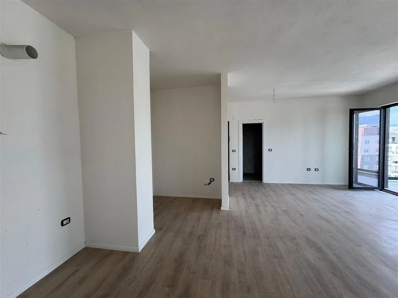 SHITET APARTAMENT 2+1 ISH FUSHA AVIACIONIT 180.000 EURO 4