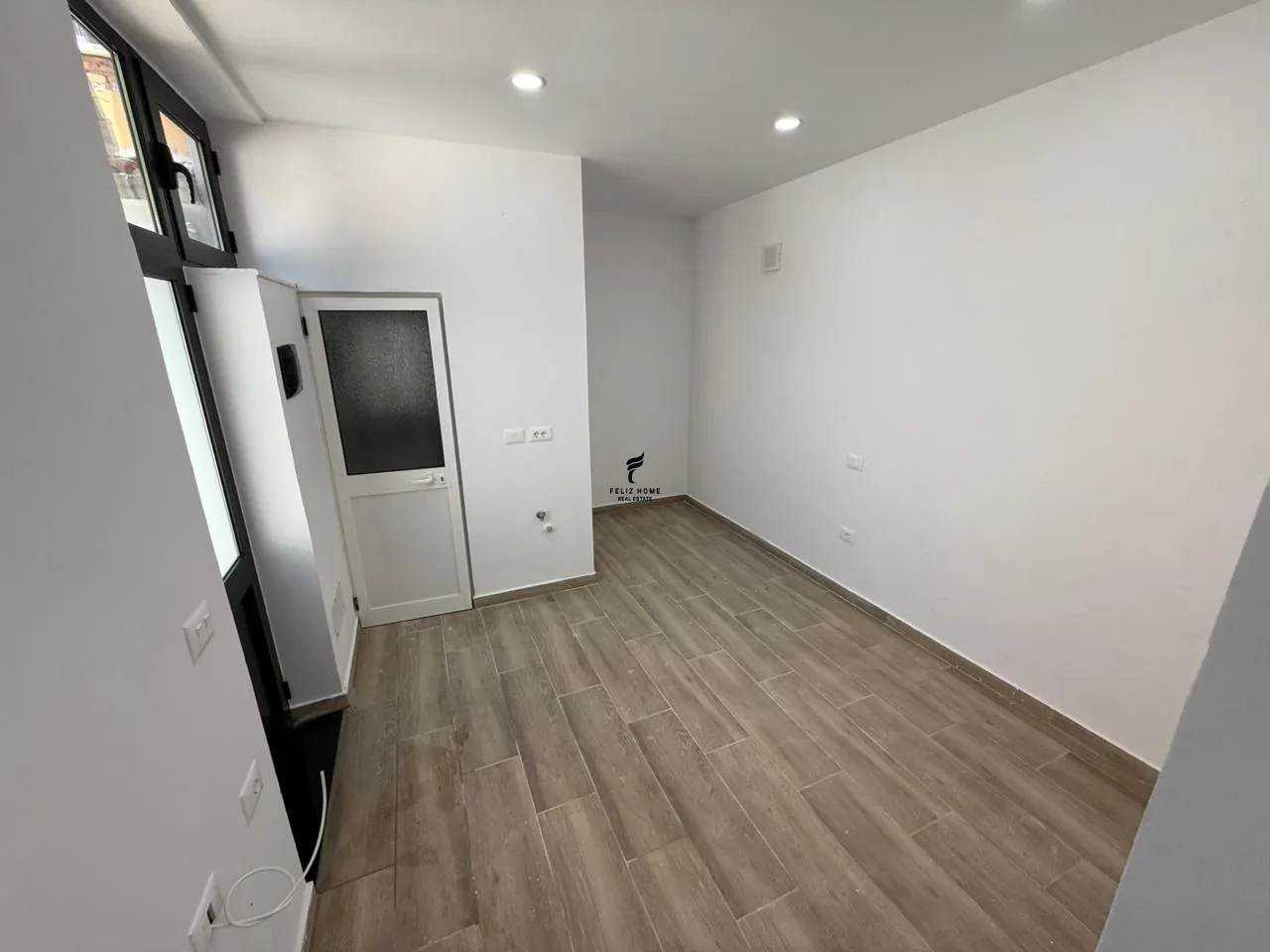 ZYRE ME QERA 60M2 ISH TREGU ELEKTRIK 90.000 LEKE 4