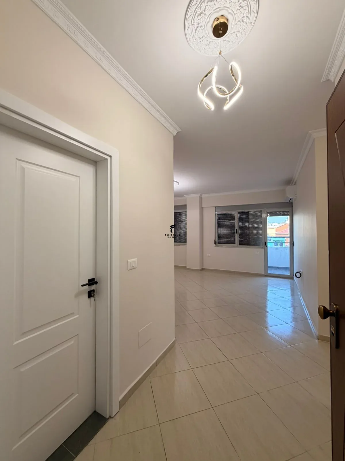 APARTAMENT ME QERA 3+1+2 RRUGA E DIBRES 100.000 LEKE 2