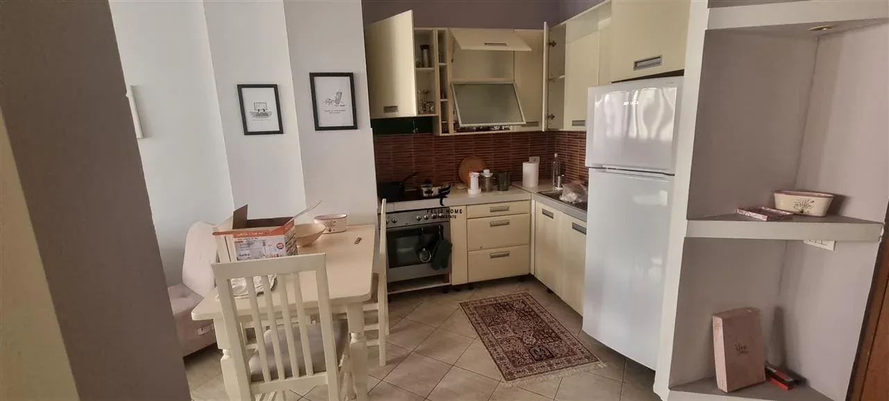 APARTAMENT ME QERA 1+1 RRUGA E DIBRES 60.000 LEKE 2