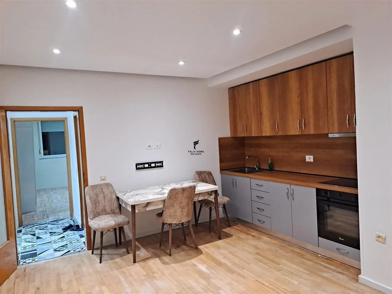 APARTAMENT ME QERA 2+1 STACIONI TRENIT 55.000 LEKE 2