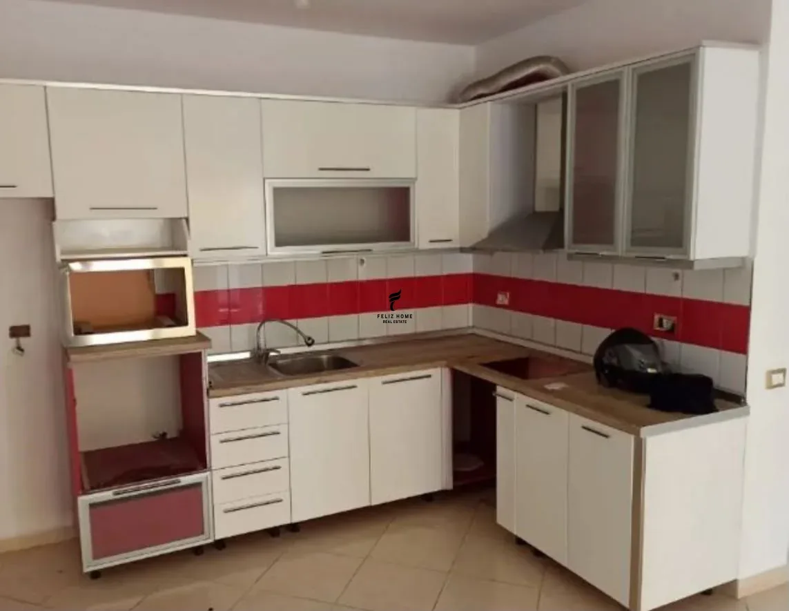 APARTAMENT ME QERA 1+1 RRUGA E KAVAJES 50.000 LEKE