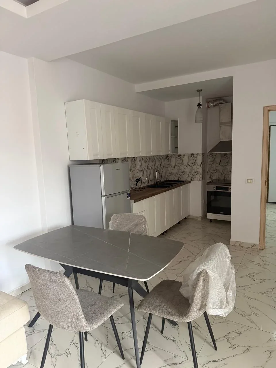 APARTAMENT ME QERA 1+1 RRUGA E KAVAJES 50.000 LEKE 3