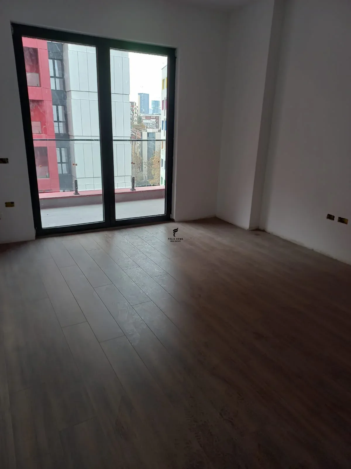 ZYRE ME QERA 70M2 RRUGA E DIBRES 700 EURO 3