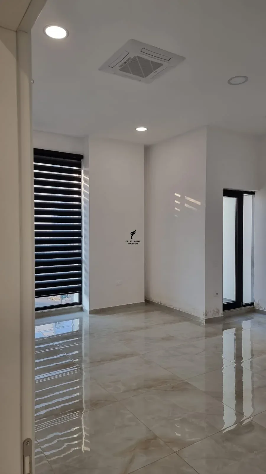 ZYRE ME QERA 227 M2 RRUGA E DIBRES 3.200 EURO 2