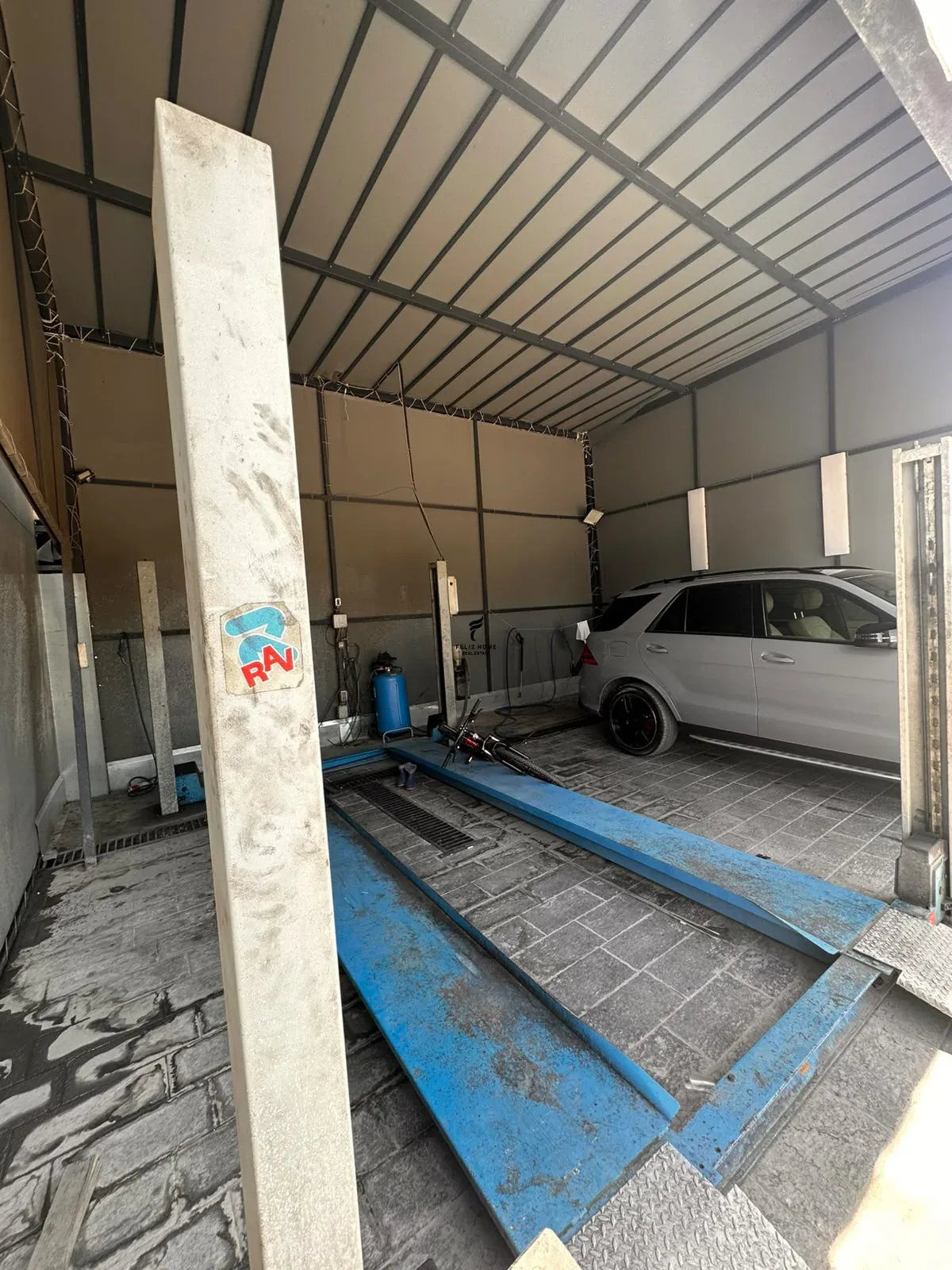 MAGAZINE ME QERA 50M2 AUTOSTRADA TIRANE-DURRES 1.000 EURO