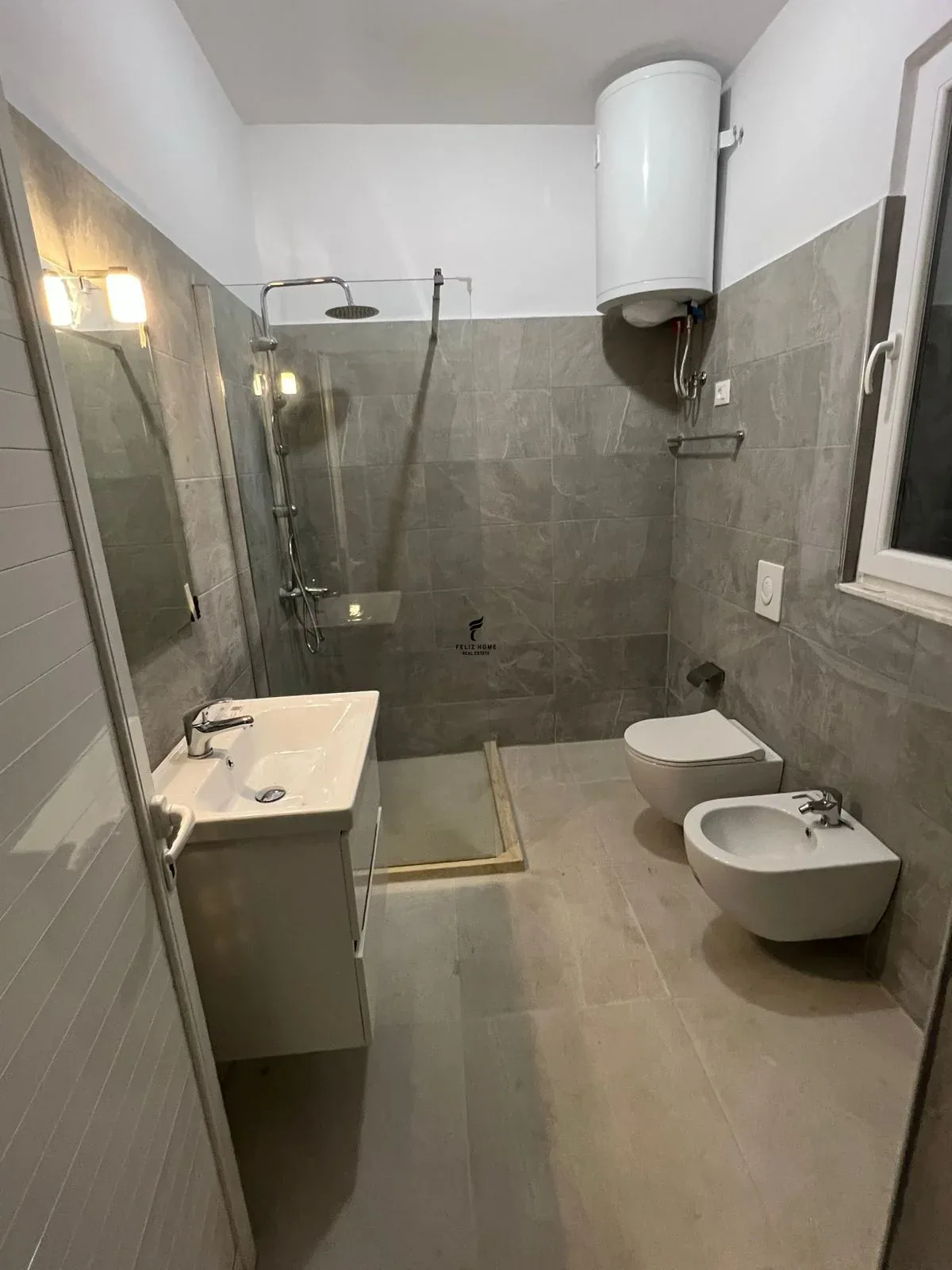 APARTAMENT ME QERA 1+1 RRUGA E DIBRES 45.000 LEKE 4