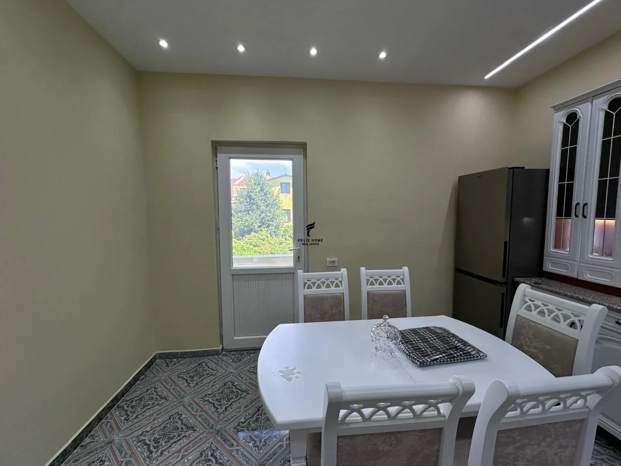 APARTAMENT ME QERA 3+1 LAPRAKE 100.000 LEKE 3