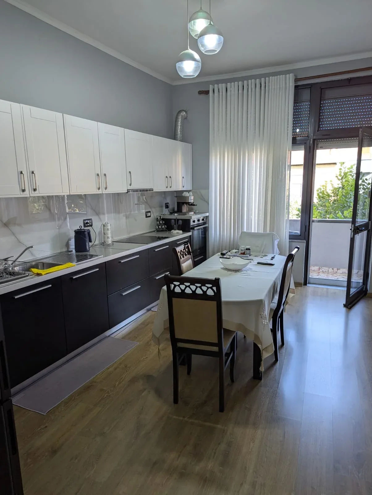 APARTAMENT ME QERA 3+1 RRUGA E DIBRES 150.000 LEKE 2