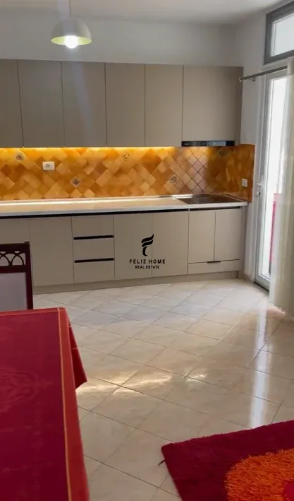 APARTAMENT ME QERA 1+1 MYSLYM SHYRI 60.000 LEKE 3