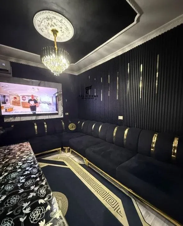 AMBIENT BIZNESI 60 M2 21 DHJETORI 300.000 EURO