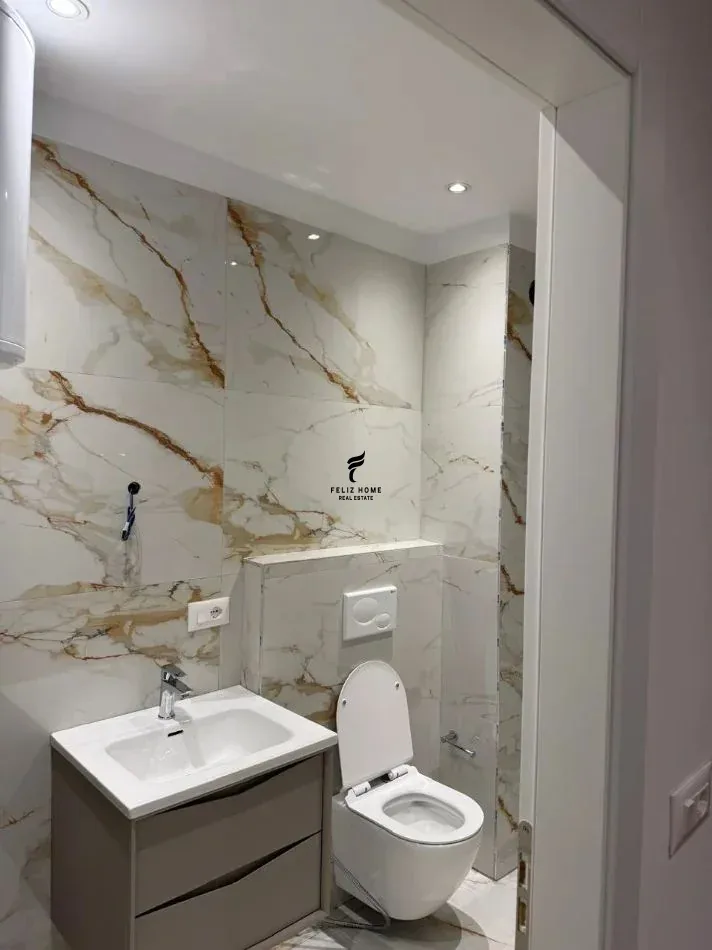 ZYRE ME QERA 61 M2 BULEVARDI I RI 750 EURO 4