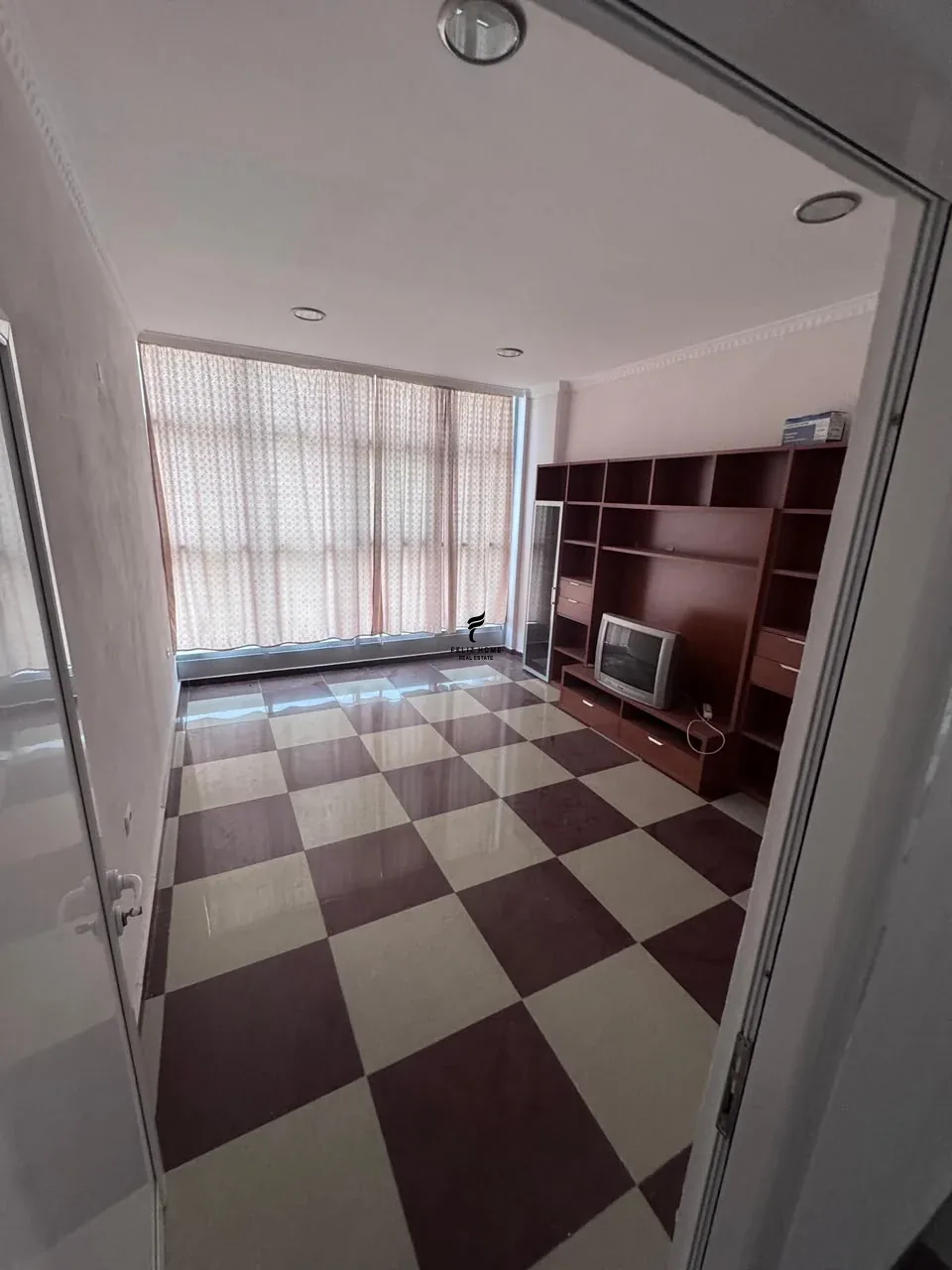 AMBIENT BIZNESI ME QERA 1250 M2 VAQARR 3800 EURO 4