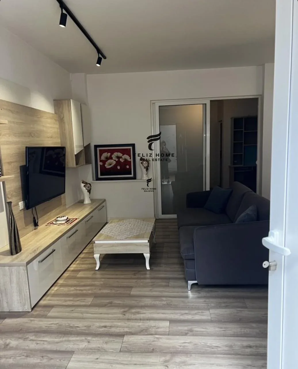 APARTAMENT ME QERA 1+1 RRUGA E BARRIKADAVE 48.000 LEKE