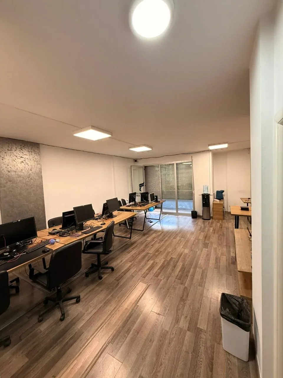 ZYRE ME QERA 100 M2 STADIUMI DINAMO 140.000 LEKE