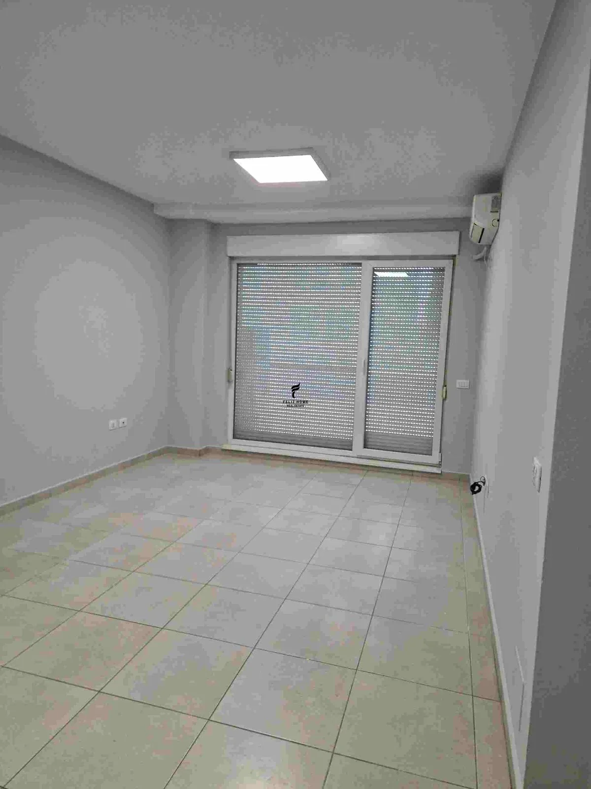 ZYRE ME QERA 55M2 21 DHJETORI 40.000 LEKE