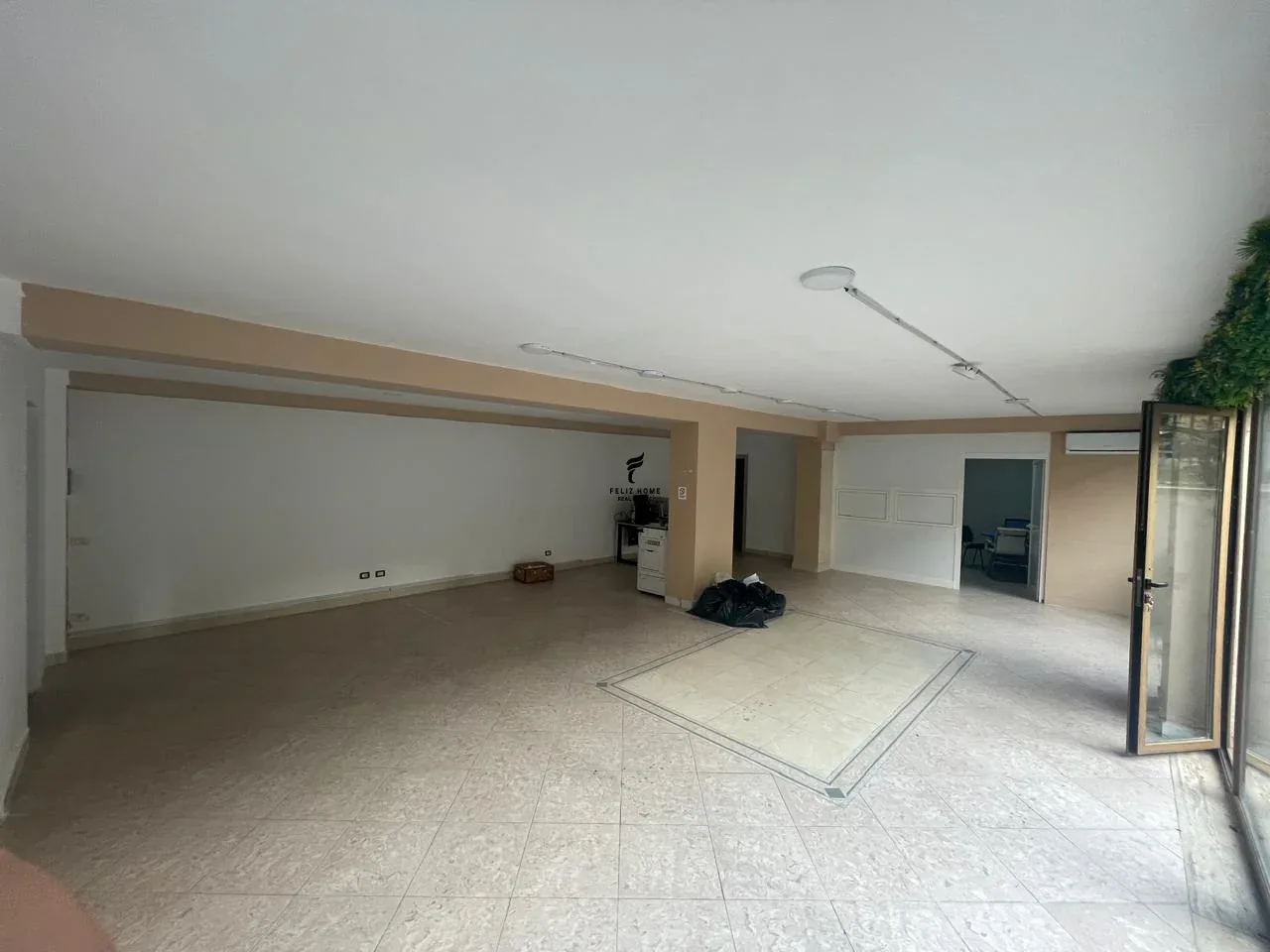 ZYRE ME QERA 163M2 PAZARI I RI 1.600 EURO