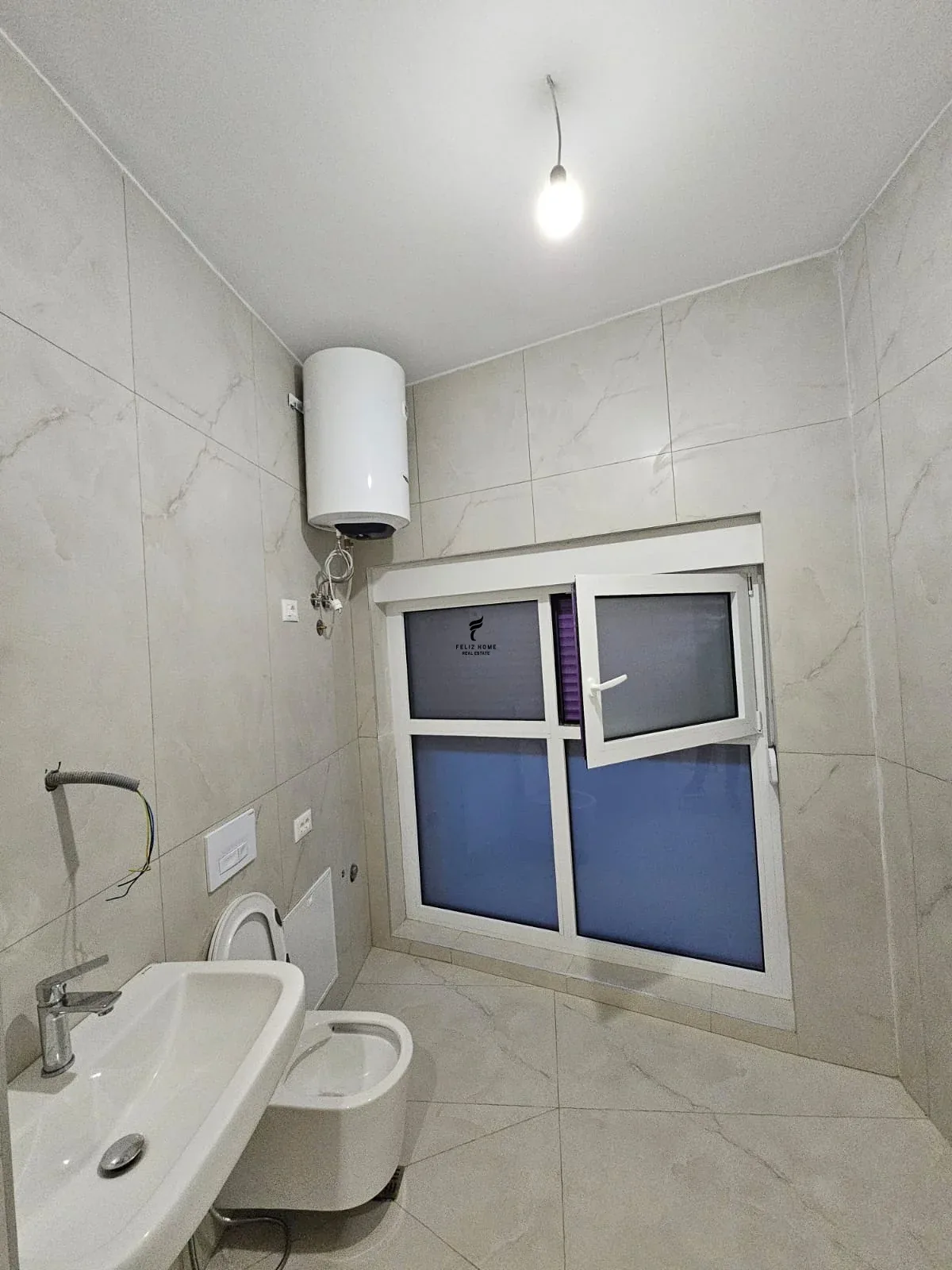GARSONIERE ME QERA 31 M2 RRUGA ALI DEMI 30.000 LEKE 2