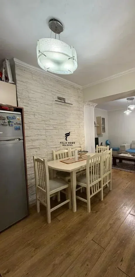 APARTAMENT ME QERA 1+1 RRUGA E DIBRES 45.000 LEKE 2
