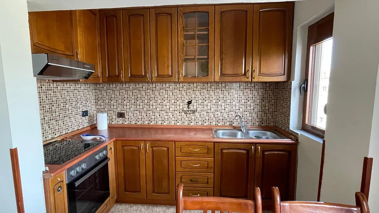 APARTAMENT ME QERA 1+1 PORCELAN 45.000 LEKE 4
