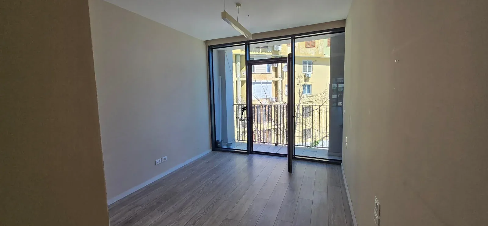 ZYRE ME QERA 102M2 LAKE VIEW 150.000 LEKE 2