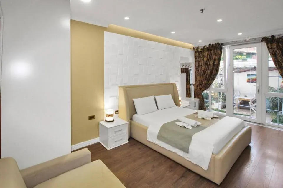 SHITET HOTEL 9-KATESHET 2.000.000 EURO 2