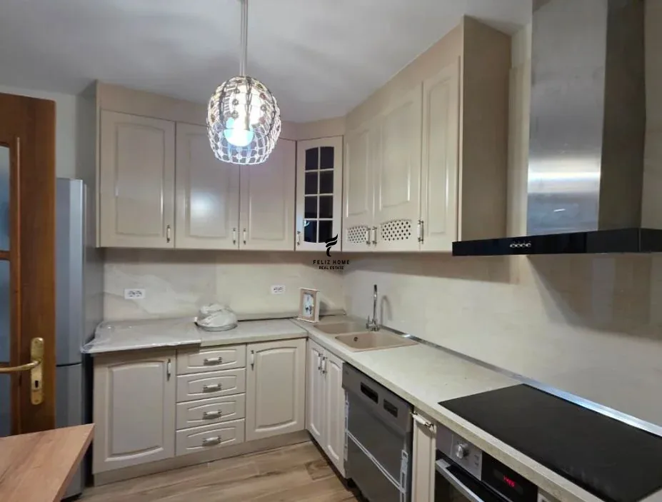 APARTAMENT ME QERA 4+1+2 MINE PEZA 1.500 EURO 2
