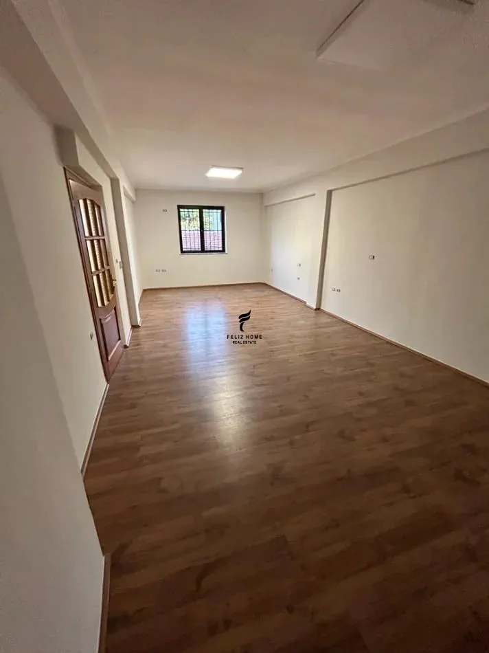 ZYRE ME QERA 120 M2 PAZARI I RI 100.000 LEKE