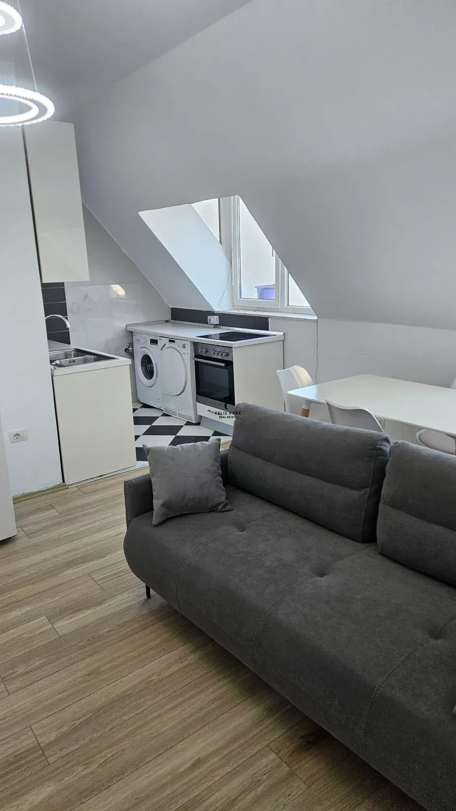APARTAMENT PAPAFINGO ME QERA 1+1 LIQENI THATE 42.000 LEKE 2