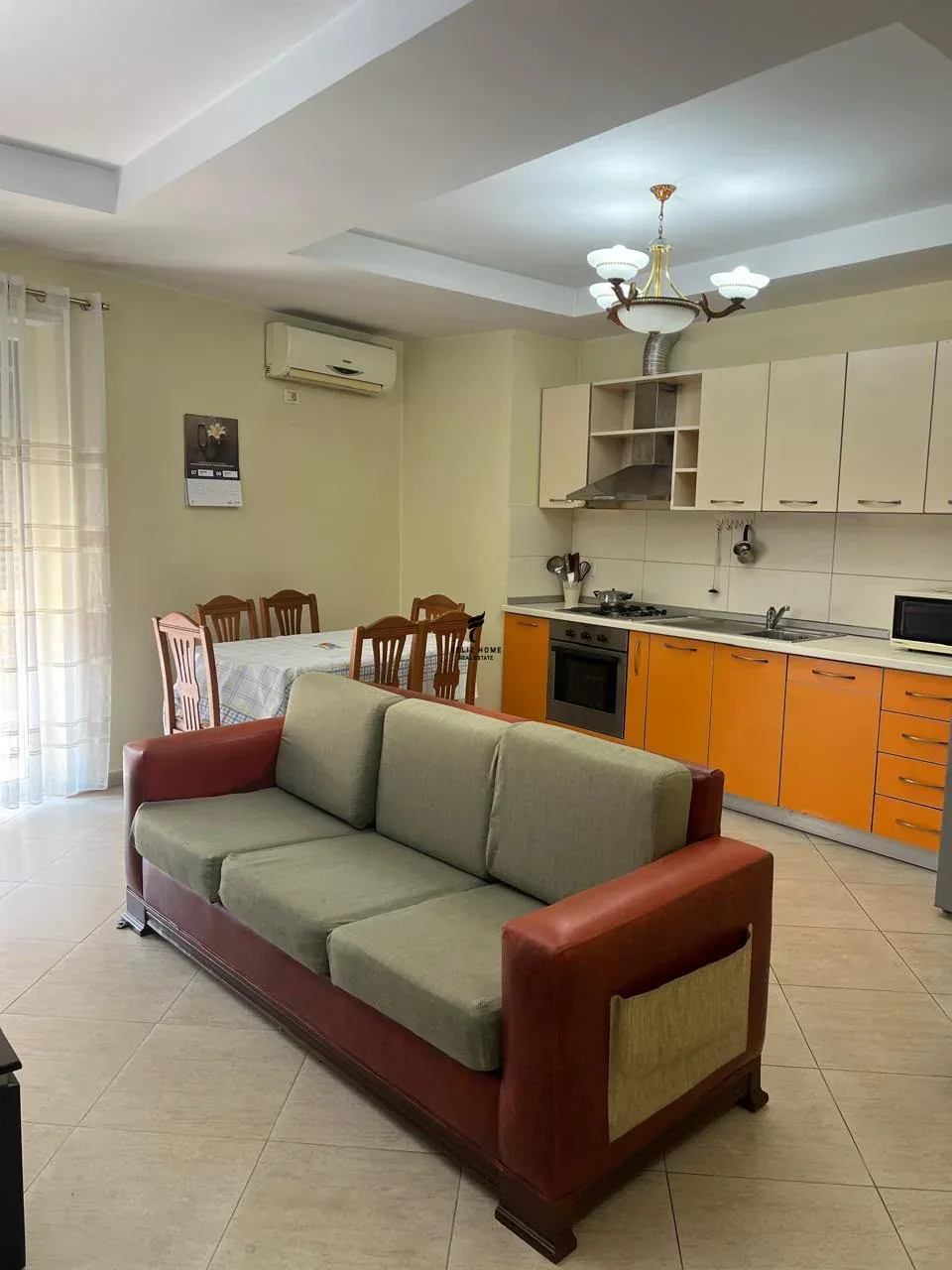 APARTAMENT ME QERA 2+1 PAZARI RI 70.000 LEKE 3