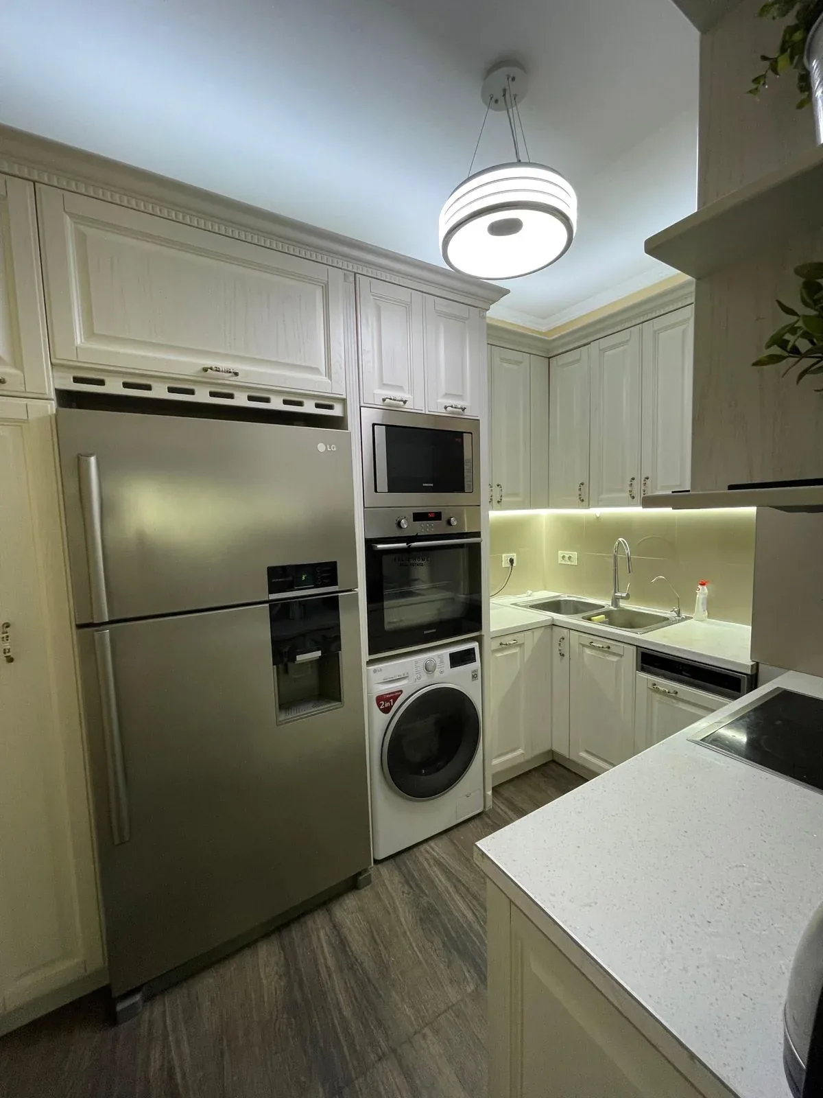 APARTAMENT ME QERA 2+1 RRUGA E KAVAJES 900 EURO 2
