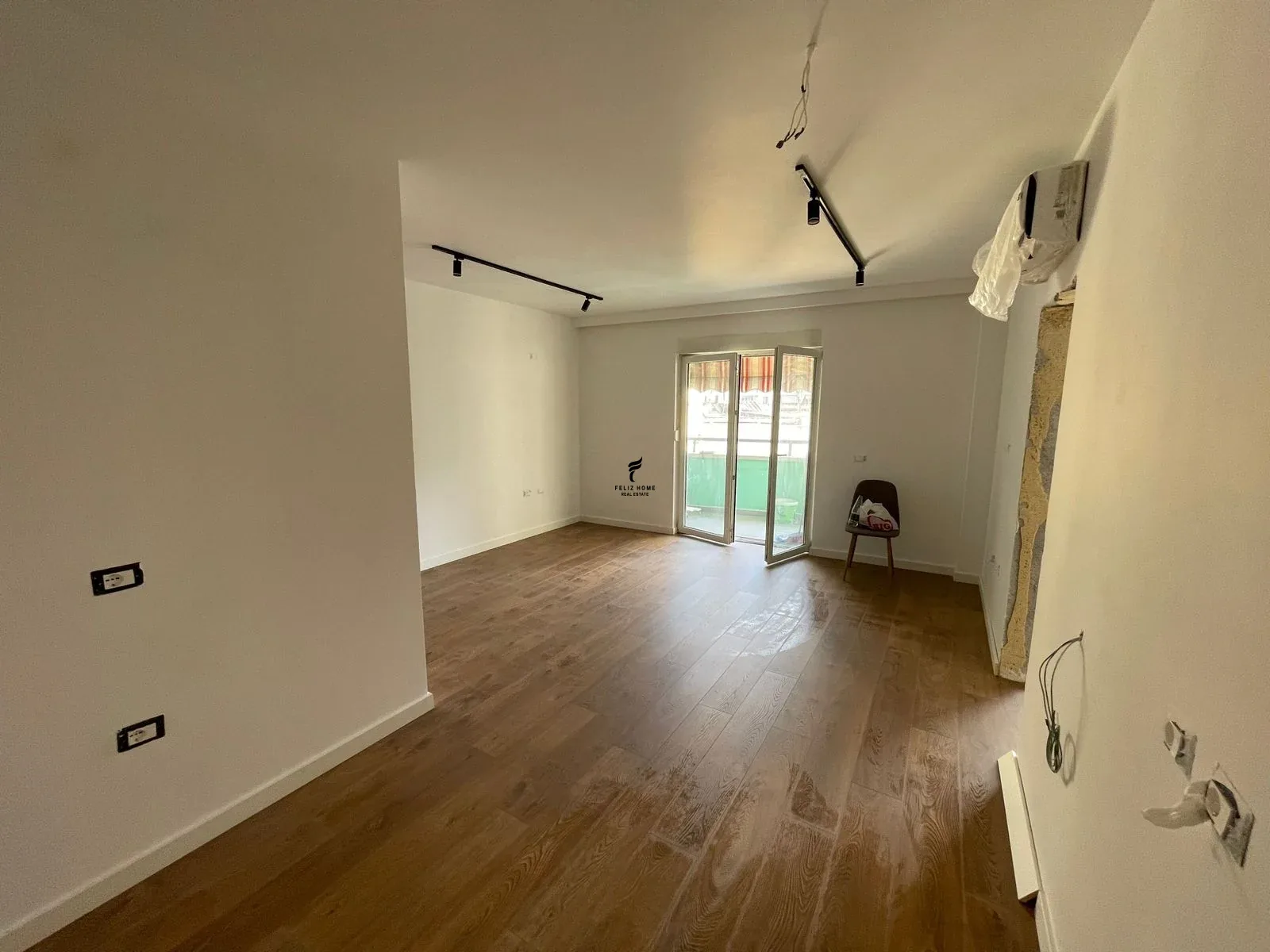 ZYRE ME QERA 67 M2 AIR ALBANIA 1.000 EURO
