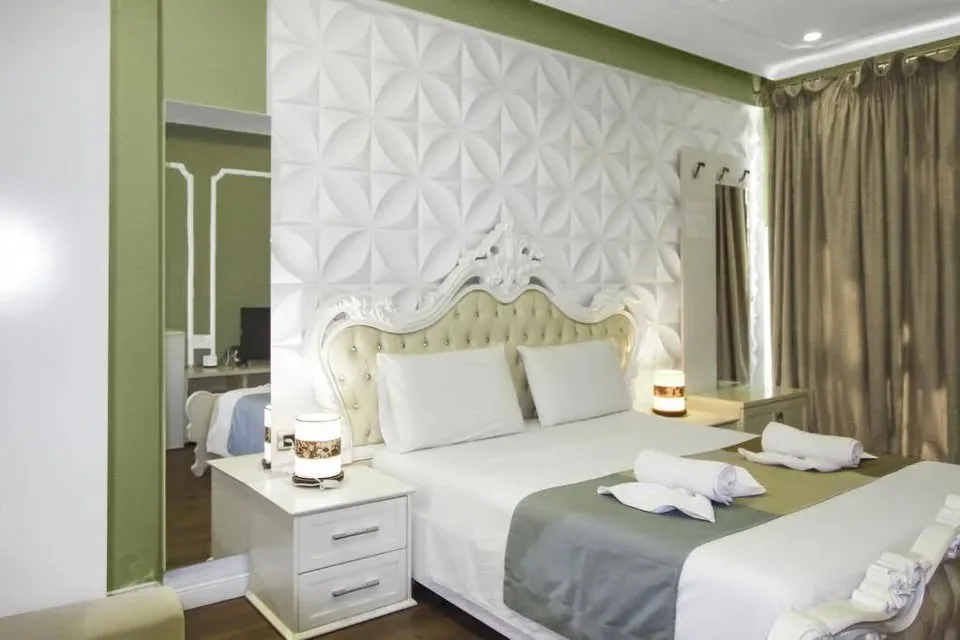 SHITET HOTEL 9-KATESHET 2.000.000 EURO