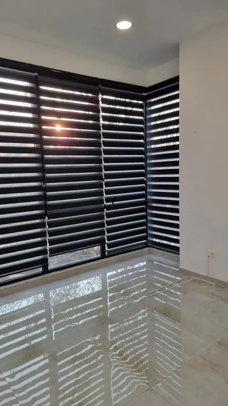 ZYRE ME QERA 227 M2 RRUGA E DIBRES 3.200 EURO 4