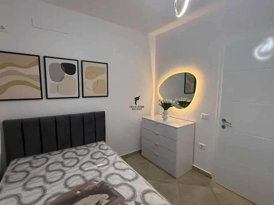 APARTAMENT ME QERA 2+1 RRUGA E BARRIKADAVE 80.000 LEKE 3