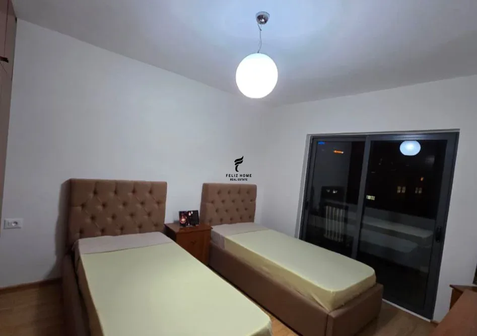 APARTAMENT ME QERA 4+1+2 MINE PEZA 1.500 EURO 3