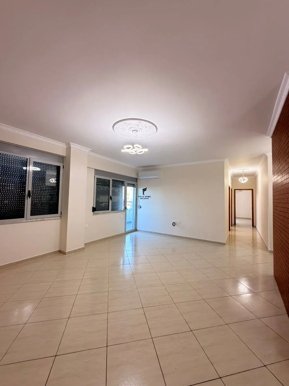 ZYRE ME QERA 130 M2 RRUGA E DIBRES 130.000 LEKE