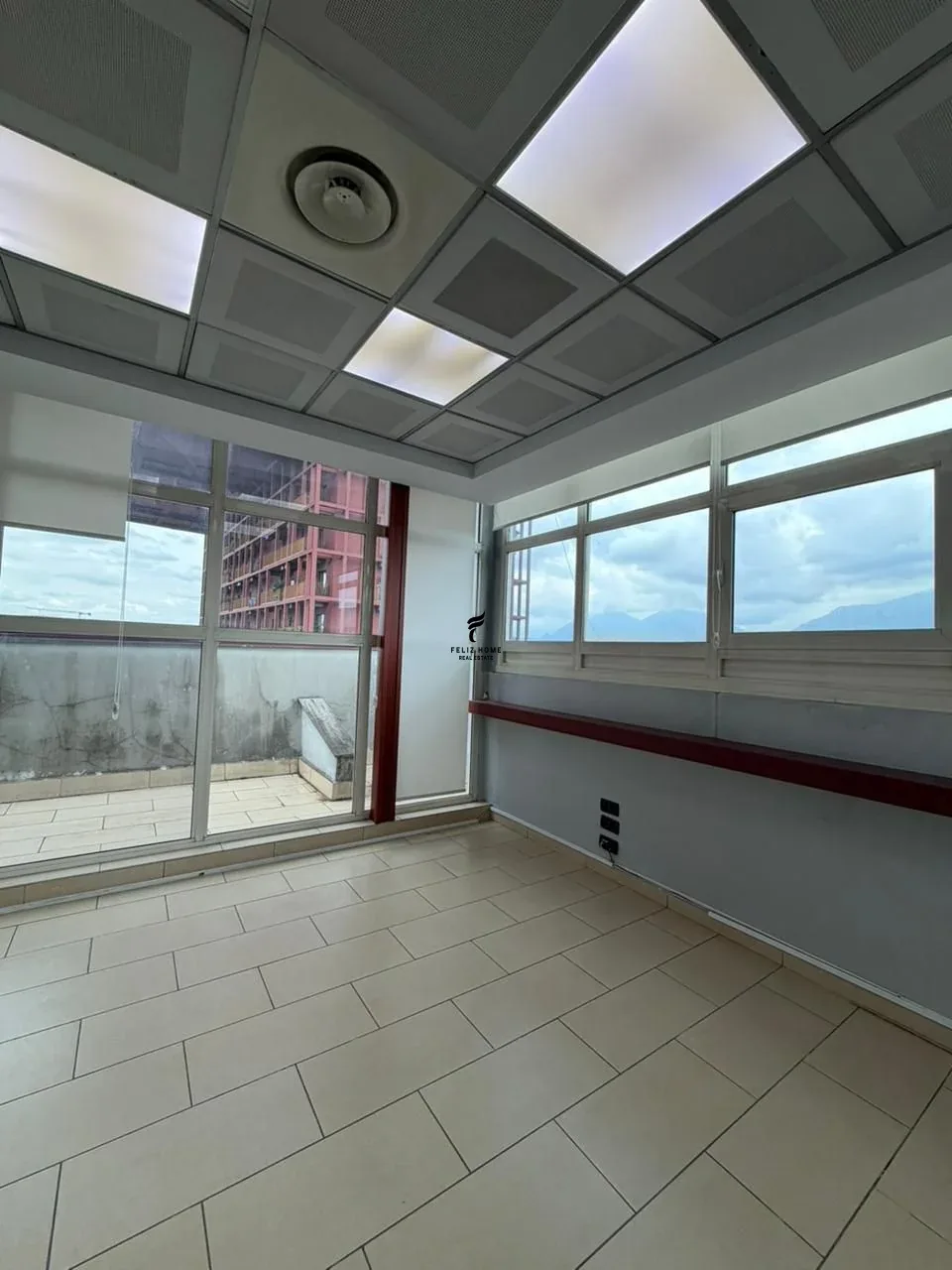 ZYRE ME QERA 450M2 RRUGA E KAVAJES 6000 EURO 3
