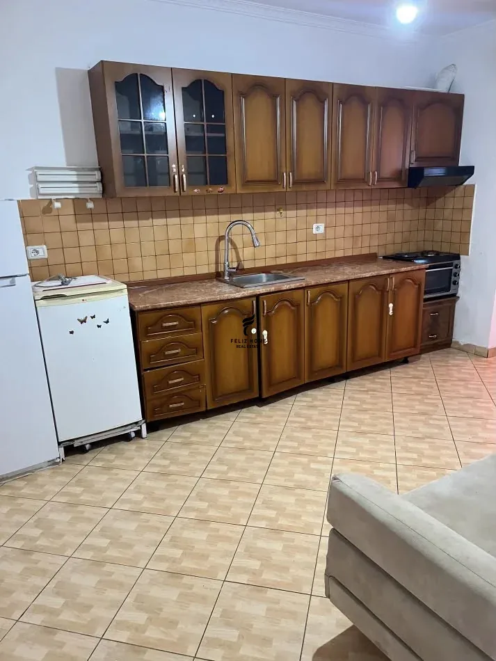 APARTAMENT ME QERA 1+1 XHAMLLIKU 40.000 LEKE 2