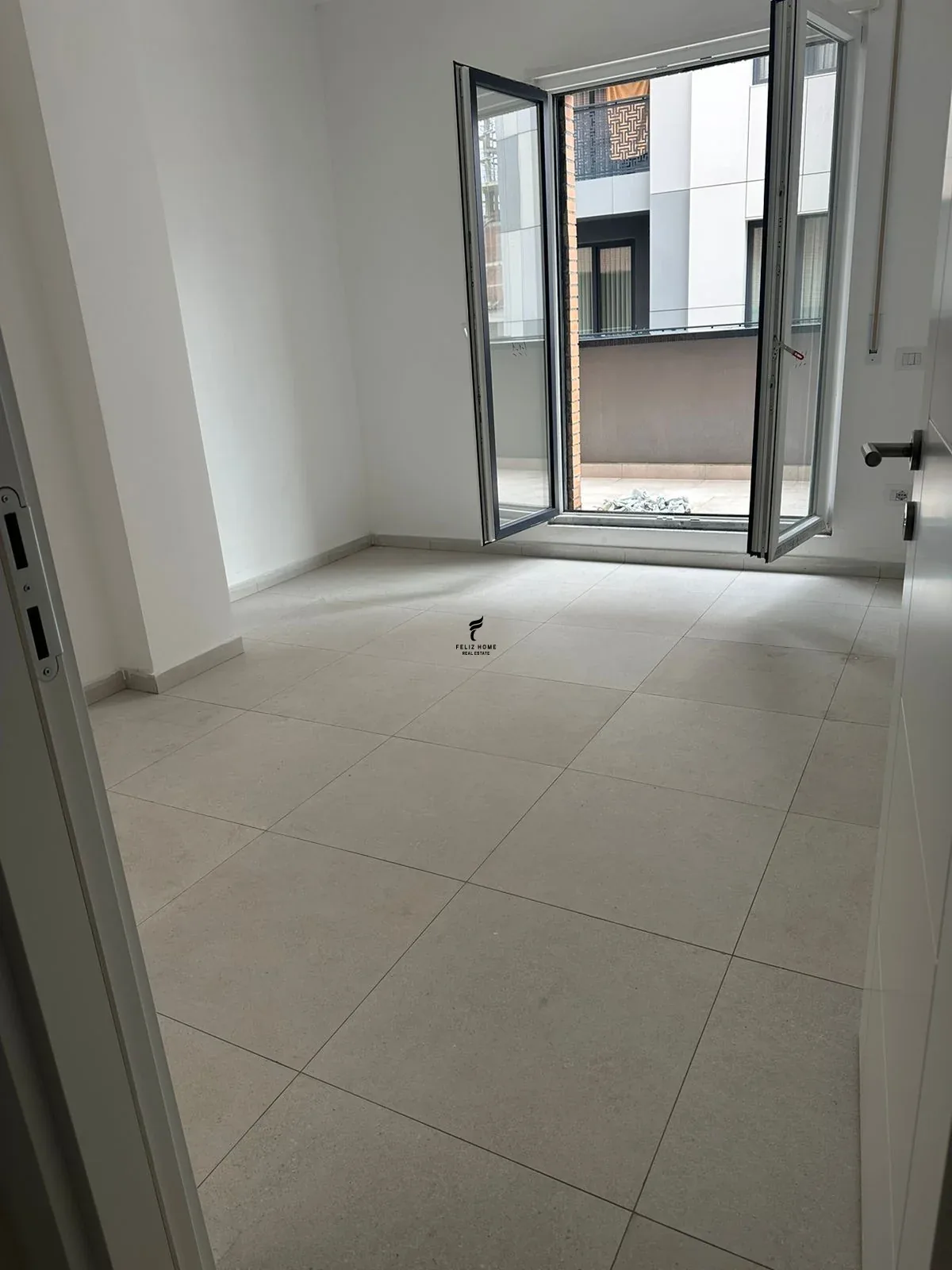 ZYRE ME QERA 120M2 BULEVARDI I RI 60.000 LEKE 4