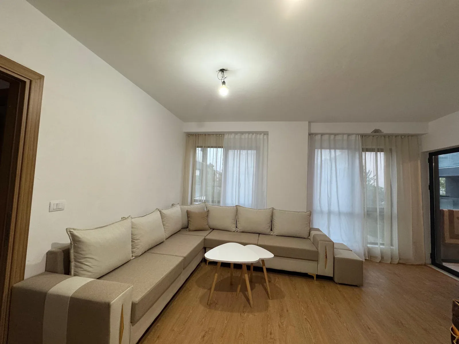 APARTAMENT ME QERA 3+1 5 MAJI 50.000 LEKE