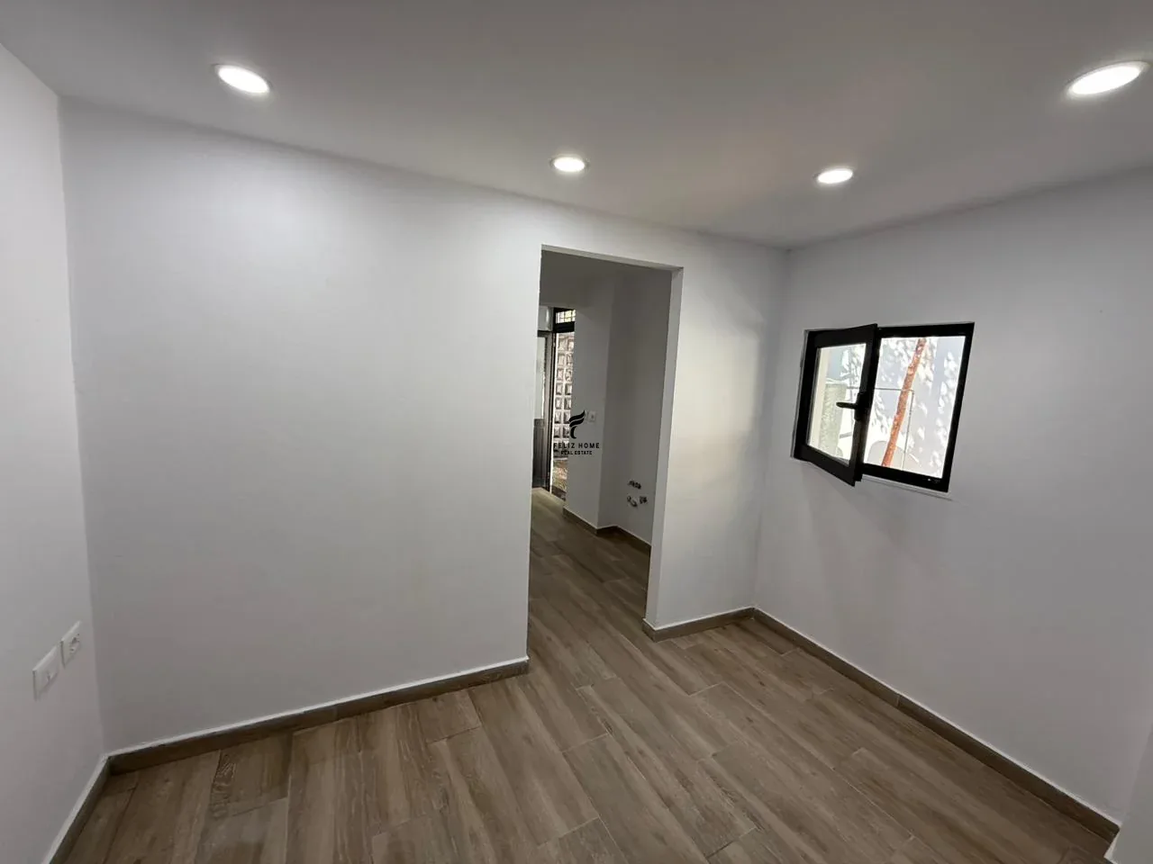 ZYRE ME QERA 60M2 ISH TREGU ELEKTRIK 90.000 LEKE 2