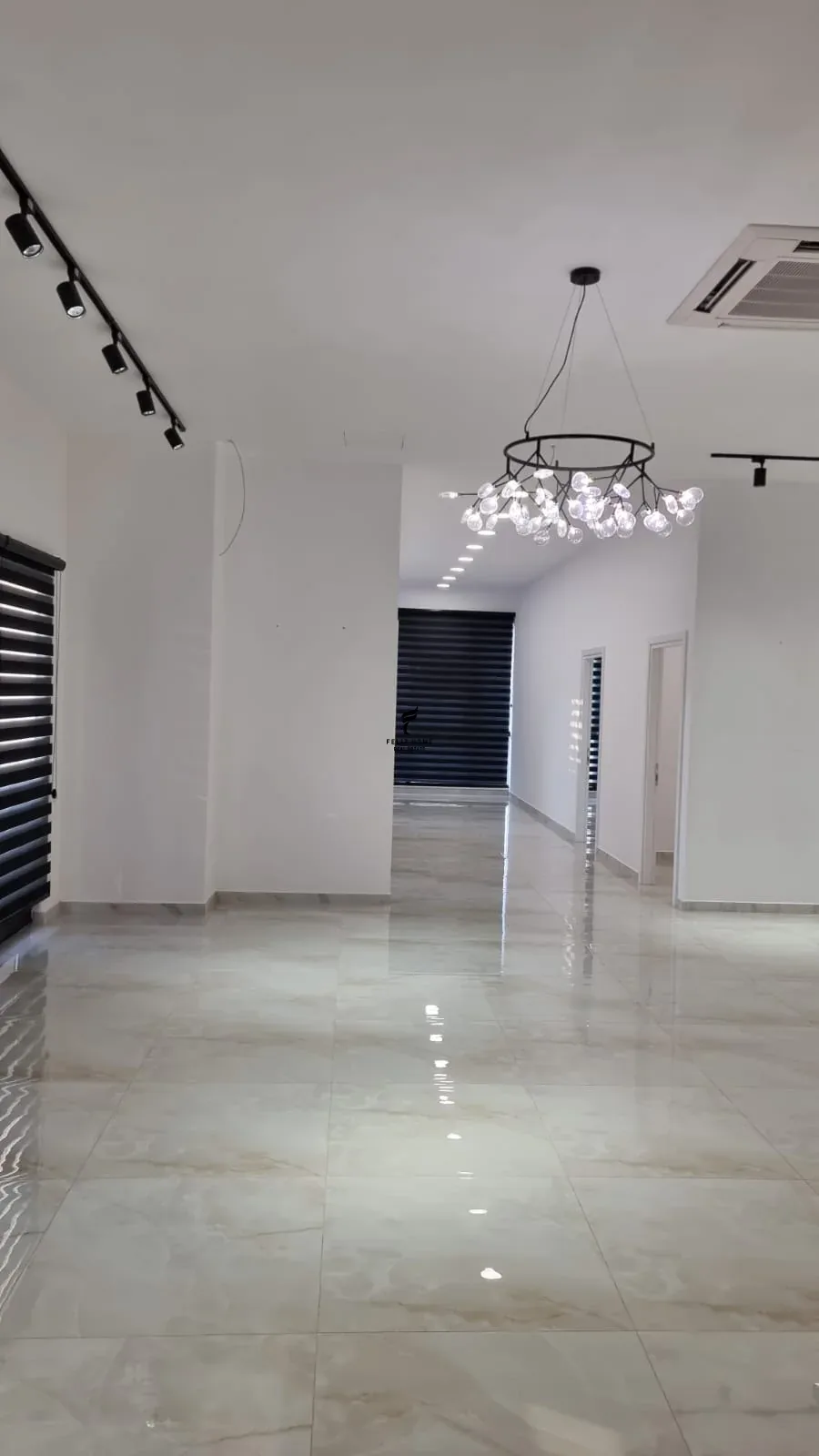ZYRE ME QERA 227 M2 RRUGA E DIBRES 3.200 EURO 3