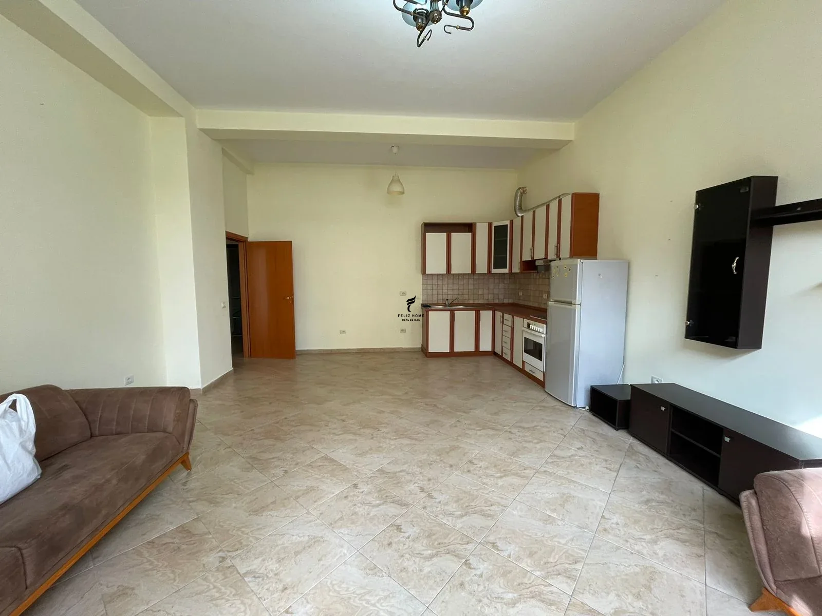 ZYRE ME QERA 89 M2 KOMUNA E PARISIT 60.000 LEKE 3