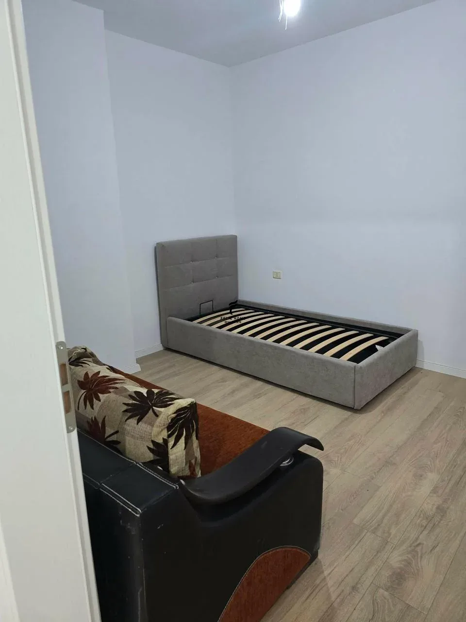 APARTAMENT ME QERA 2+1 5 MAJI 50.000 LEKE
